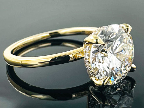 Lab Grown Round Brilliant Diamond with Hidden Halo