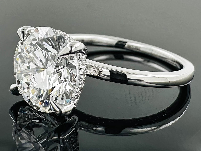 Lab Grown Round Brilliant Diamond with Hidden Halo