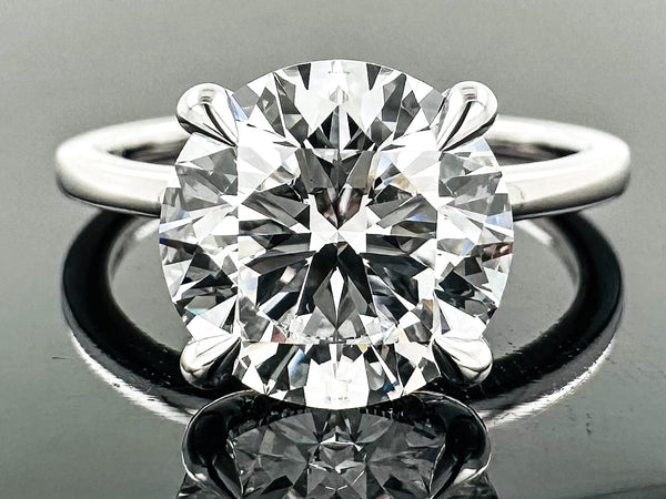 Lab Grown Round Brilliant Diamond with Hidden Halo